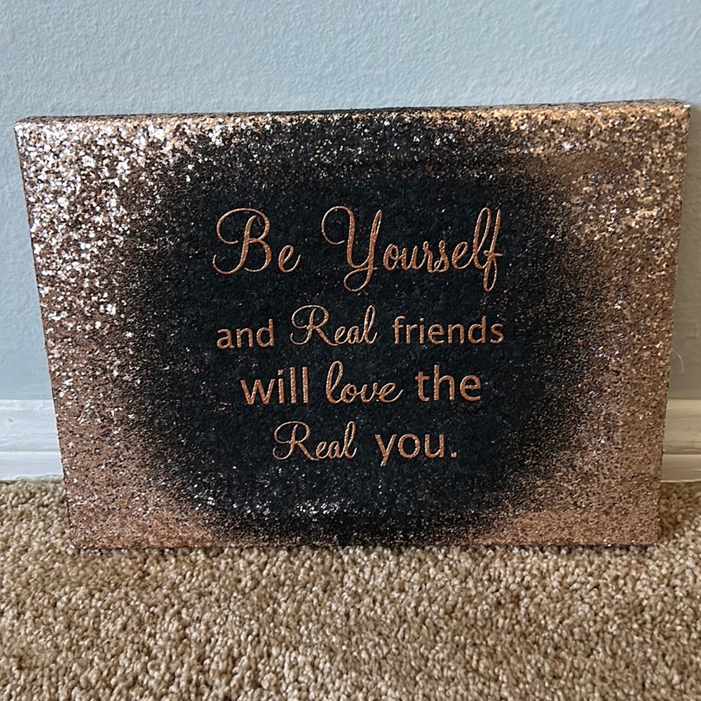Friend hanging wall art